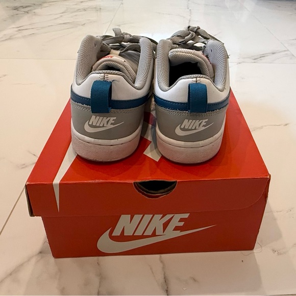 Nike Kids Sneakers Size 5Y Grey White Blue – With Box - Picture 3 of 4